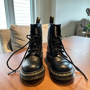 Like new. EU sz 37 black leather Dr. Martens